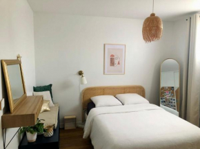 Espace deux chambres et sanitaires